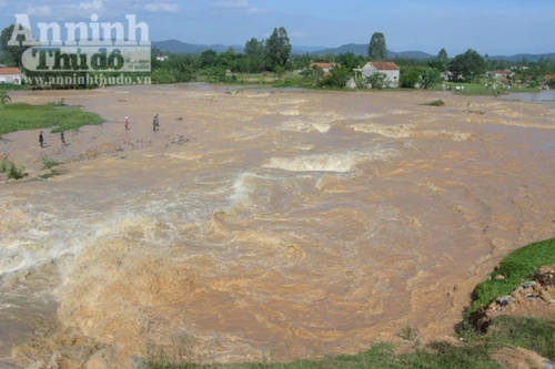 Vỡ đập chứa nước Tây Nguyên, người dân hoang mang lo sợ