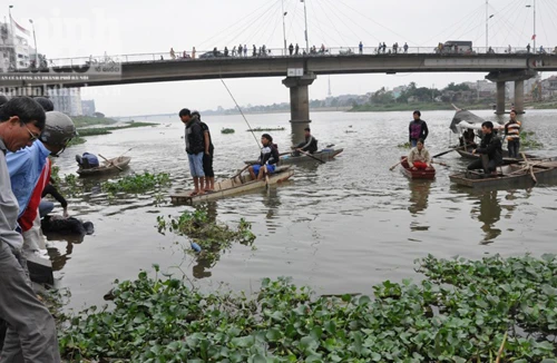 Phát hiện xác một nam giới nổi trên sông, nghi do bị giết
