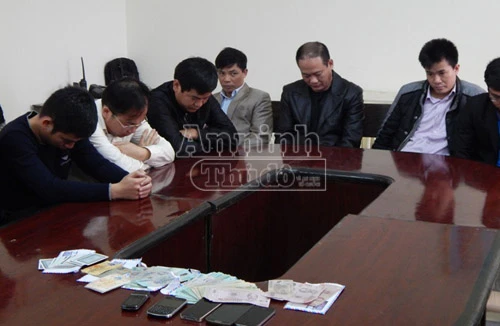 Đi lễ đầu xuân, nhân tiện... lập sới đánh bạc