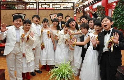 Đám cưới tập thể của… bảy cặp đôi tí hon