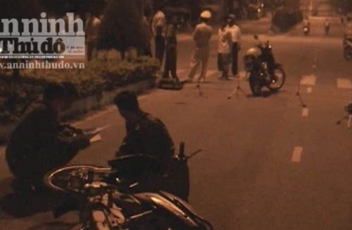 Mẹ chết, con bị thương trên đường dạo công viên