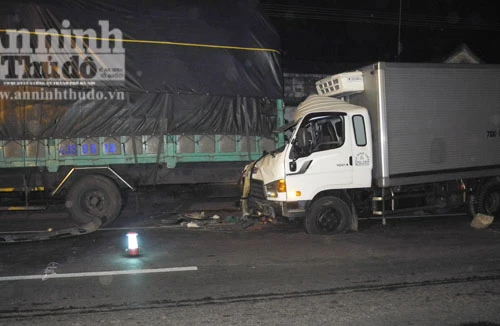 Xe tải húc đuôi nhau, 4 người thương vong
