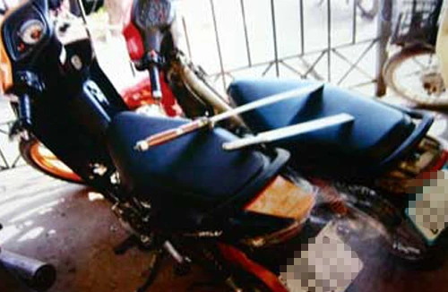 Truy tìm hai đối tượng dùng gậy cướp xe máy