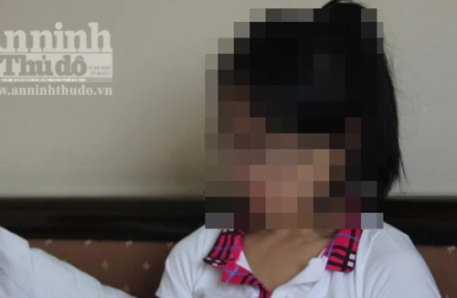 Nữ sinh lớp 11 tố bị “nhân tình” của mẹ sàm sỡ