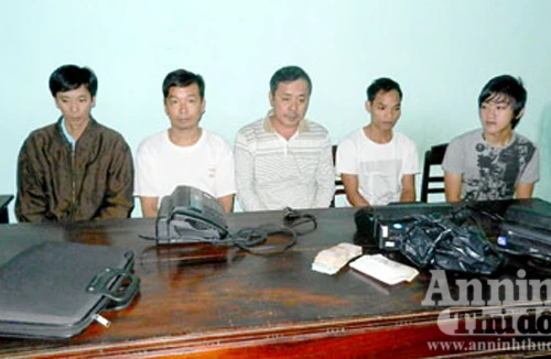 Chặt đứt đường dây lô đề quy mô lớn vùng giáp biên 