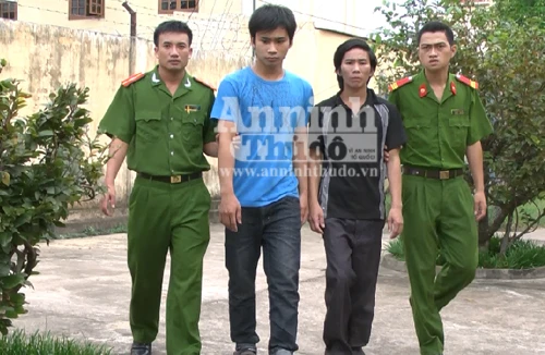 Thiếu tiền nhậu, 2 cậu cháu rủ nhau đi cướp xe máy