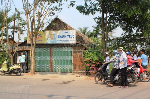 Sát hại người tình tại quán cà phê