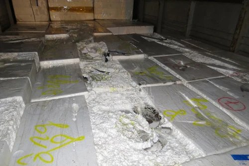 Côn đồ đất Cảng cầm dao, xăng tấn công xe chở bạch tuộc