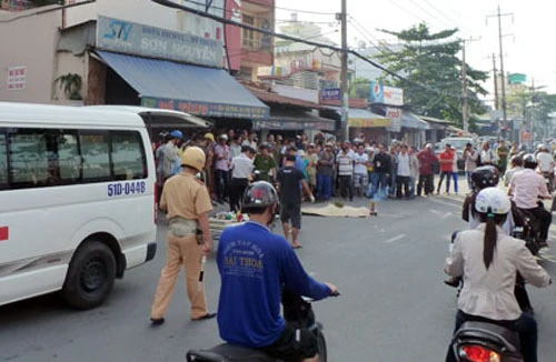 Hai nữ sinh bị xe ô tô tải cán tử vong khi đến trường