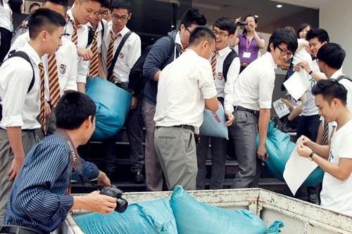 Giới trẻ hào hứng với chương trình "Gạo thật"