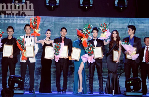 Vinh danh 10 siêu mẫu của làng thời trang Việt