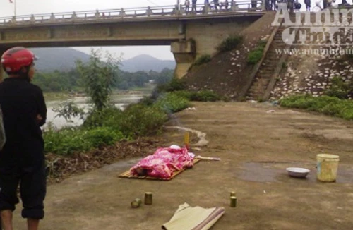 Nam sinh lớp 9 nhảy cầu tự tử