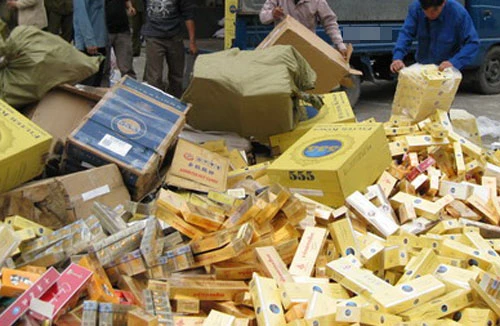 Xe khách vận chuyển gần 1.000 bao thuốc lá lậu 