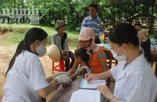 Chuyên gia Bỉ về Quảng Ngãi nghiên cứu bệnh viêm da lạ