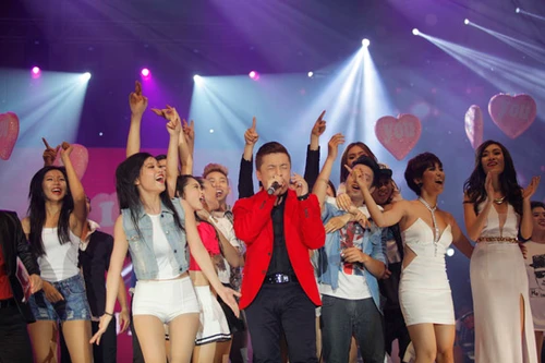 Lam Trường trở lại, "cháy" hết mình với hàng loạt bản hit đình đám