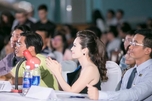 Thanh Thuý làm MC trong liveshow của Quang Lê