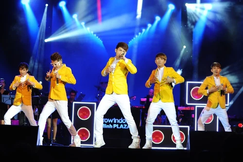 Nhóm 365 bị nhạc sĩ Phú Quang chê hát không rõ lời