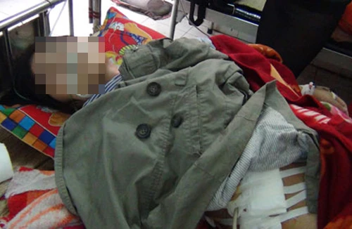 Mâu thuẫn, chồng dùng dao đâm vợ và mẹ vợ trọng thương