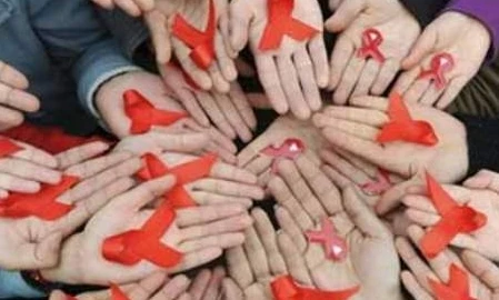 Bác sĩ ăn chặn tiền hỗ trợ bệnh nhân HIV