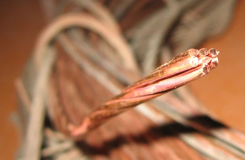 Giả làm nhân viên điện lực, đi cắt trộm cáp