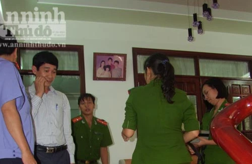 Trộm 20 chỉ vàng và 100 triệu đồng giữa ban ngày