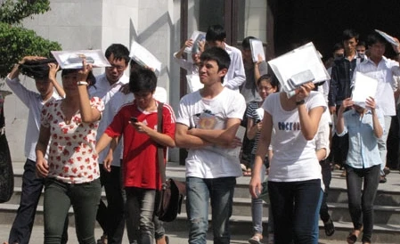 Gợi ý đáp án đề thi môn tiếng Anh