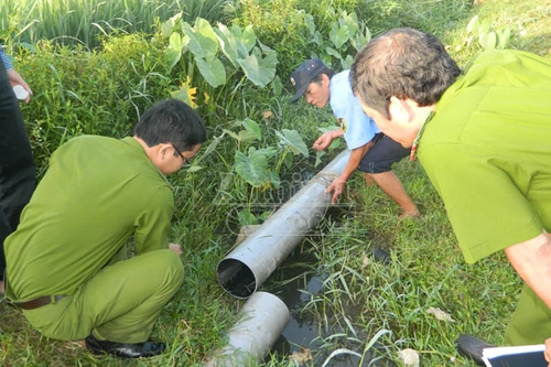 Bắt quả tang doanh nghiệp xả nước thải trực tiếp xuống sông