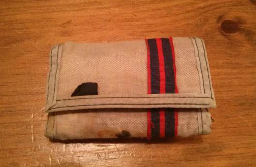 Nhận lại ví đánh rơi sau... 24 năm