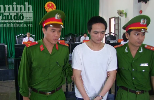 Dùng búa đánh chết bạn nhậu