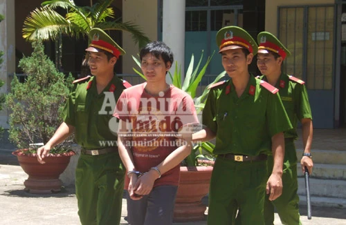 Hiếp dâm thiếu nữ bất thành quay sang hiếp dâm bé gái 11 tuổi