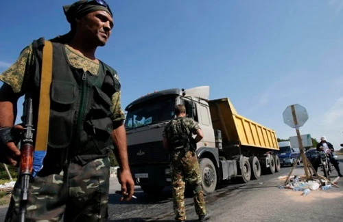 Lugansk thả tù binh, quyết không trao quyền kiểm soát khu vực biên giới cho Kiev