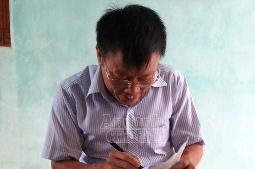 Bị tố cáo, "quan xã" cuống cuồng mang tiền trả người dân (2)