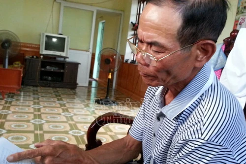 Trưởng thôn tố cáo "quan xã" ăn chặn tiền hỗ trợ của người dân (1)