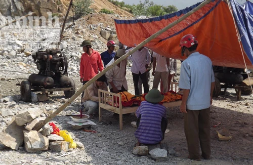 Hà Tĩnh: Lại sập mỏ đá, một công nhân tử vong