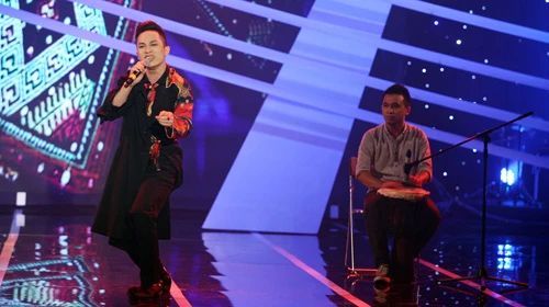 Tùng Dương kể chuyện tình yêu với "Chiếc khăn piêu"