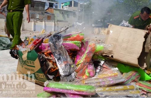 Tiêu hủy hàng trăm đồ chơi trẻ em nguy hiểm xuất xứ từ Trung Quốc
