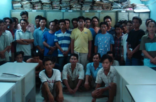 Phá trường gà của 3 cậu cháu