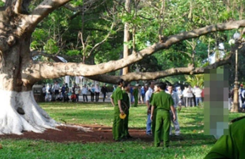 Cặp tình nhân tuổi teen ăn lá ngón rồi treo cổ trong rừng sâu