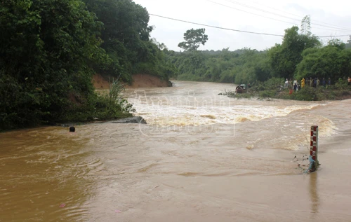 Nghệ An: Thêm 3 người bị lũ cuốn mất tích và tử vong