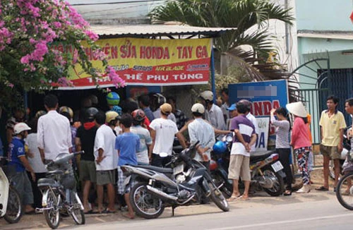 Cầm đồ “núp” bóng cửa hàng sửa xe