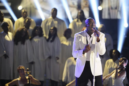 Quán quân The voice Mỹ bất ngờ xuất hiện trên sân khấu Giọng hát Việt