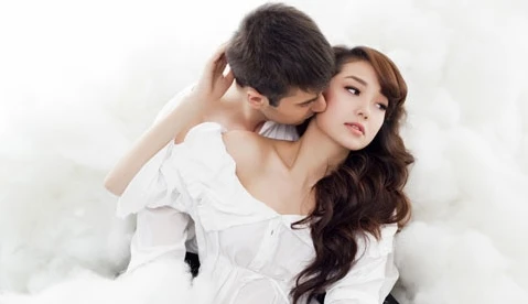 Minh Hằng tình tứ với bạn nhảy trong "Mây"