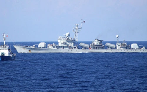 Trung Quốc không thể che giấu việc đưa tàu chiến ra giàn khoan