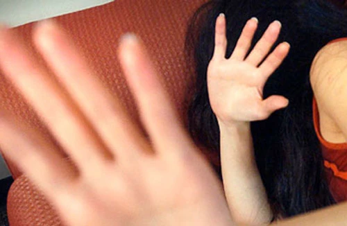 Thiếu nữ câm điếc bị nhóm bạn cùng cảnh ngộ hiếp dâm tập thể