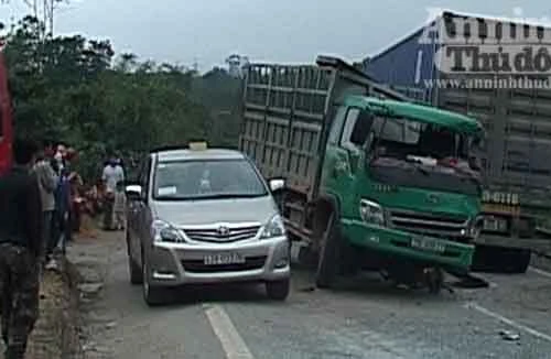 Tai nạn liên hoàn, kẹt xe nhiều giờ tại TT Huế