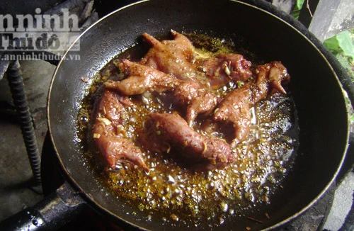 Về miệt đồng, ăn thịt... chuột!