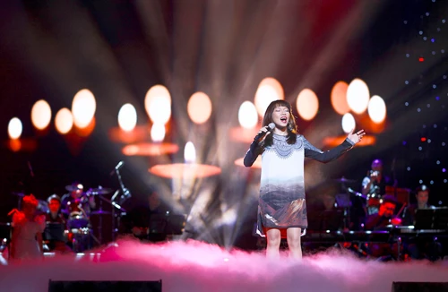 Hà Trần thăng hoa với "Đôi tay mẹ"