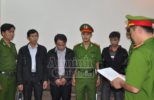 3 cán bộ ngân hàng tham ô hơn 25 tỷ đồng để cá độ bóng đá