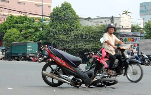 Tông xe máy khác nát đầu, thanh niên gây tai nạn nguy kịch