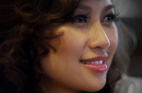 "Họa mi" Khánh Linh đồng hành cùng "Mang âm nhạc đến bệnh viện"